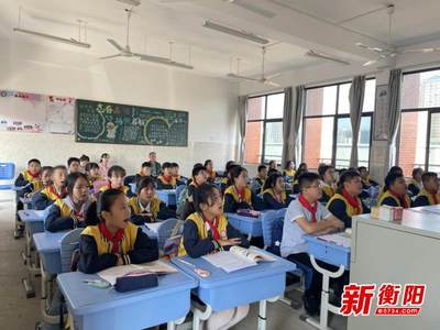 珠暉區(qū)苗圃小學(xué)教育集團(tuán)苗圃小學(xué)校區(qū)迎接區(qū)教育局教學(xué)視導(dǎo) 以評促教提升育人質(zhì)量